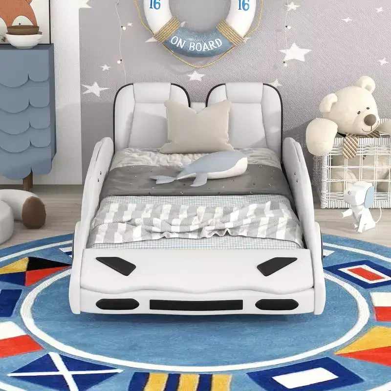 Letto a piattaforma Whisen Twin Size a forma di auto da corsa dal design accattivante con ruote