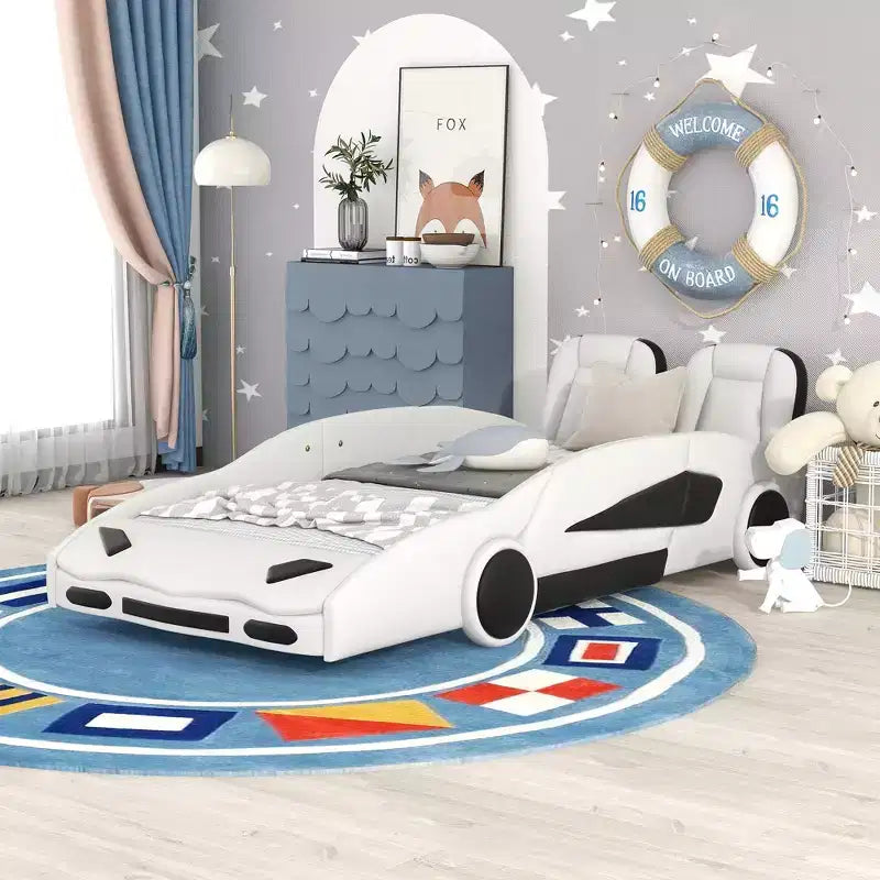 Letto a piattaforma Whisen Twin Size a forma di auto da corsa dal design accattivante con ruote
