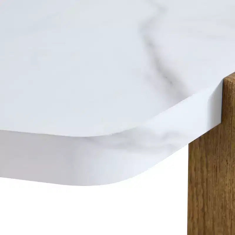 Tavolino da caffè MAYEERTY Bianco con piano in finto marmo e base triangolare in legno, 31 pollici