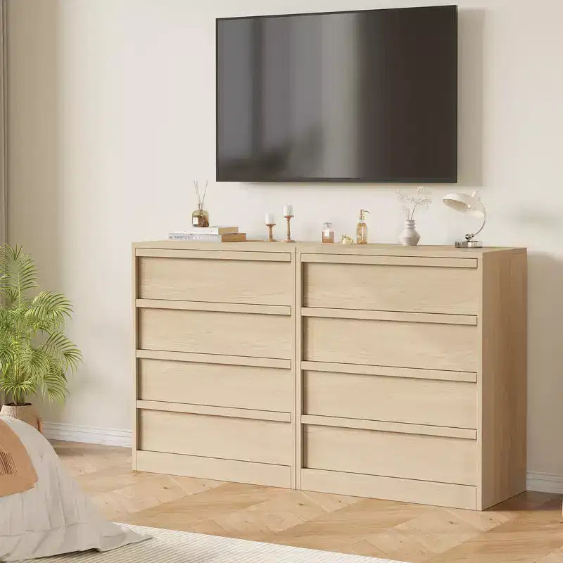 Comò a 4 cassetti con ampio spazio contenitivo