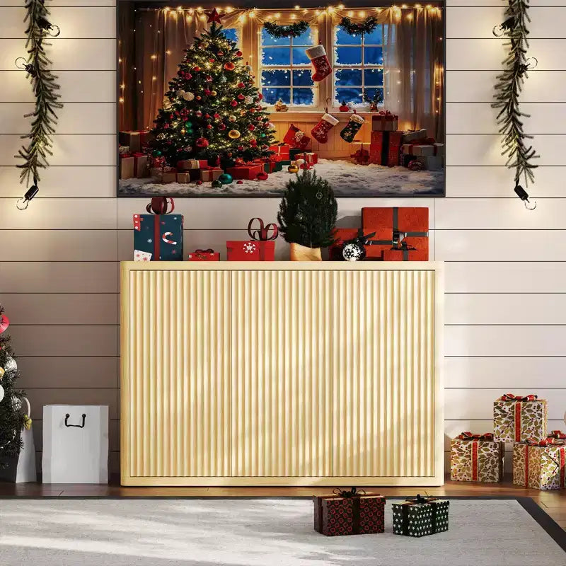 Credenza a Buffet Scanalata in Rovere da 46,7", Armadietto Moderno in Legno con 3 Ante e Ripiani Regolabili, Design Moderno di Metà Secolo