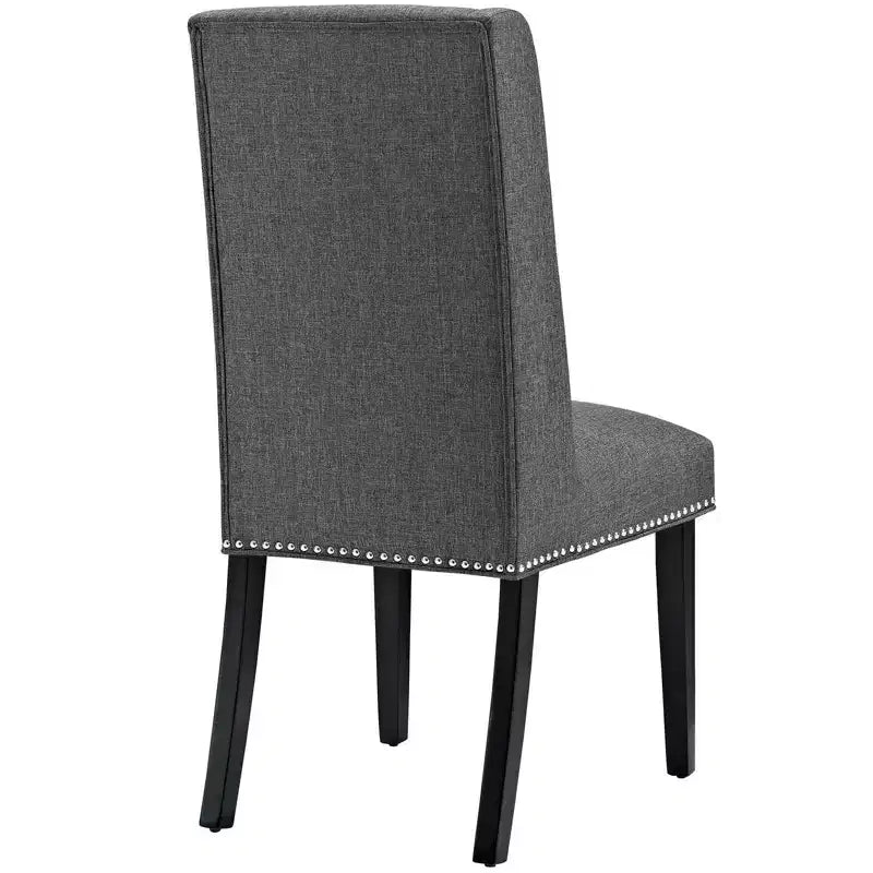 Sedia da pranzo in tessuto imbottito con borchie decorative