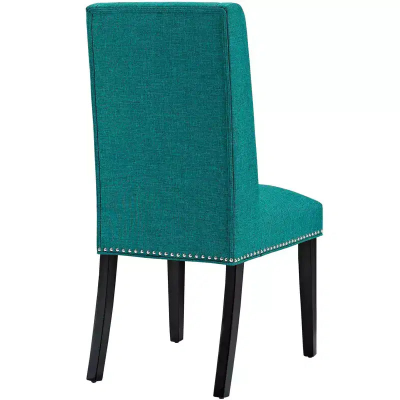 Sedia da pranzo in tessuto imbottito con borchie decorative