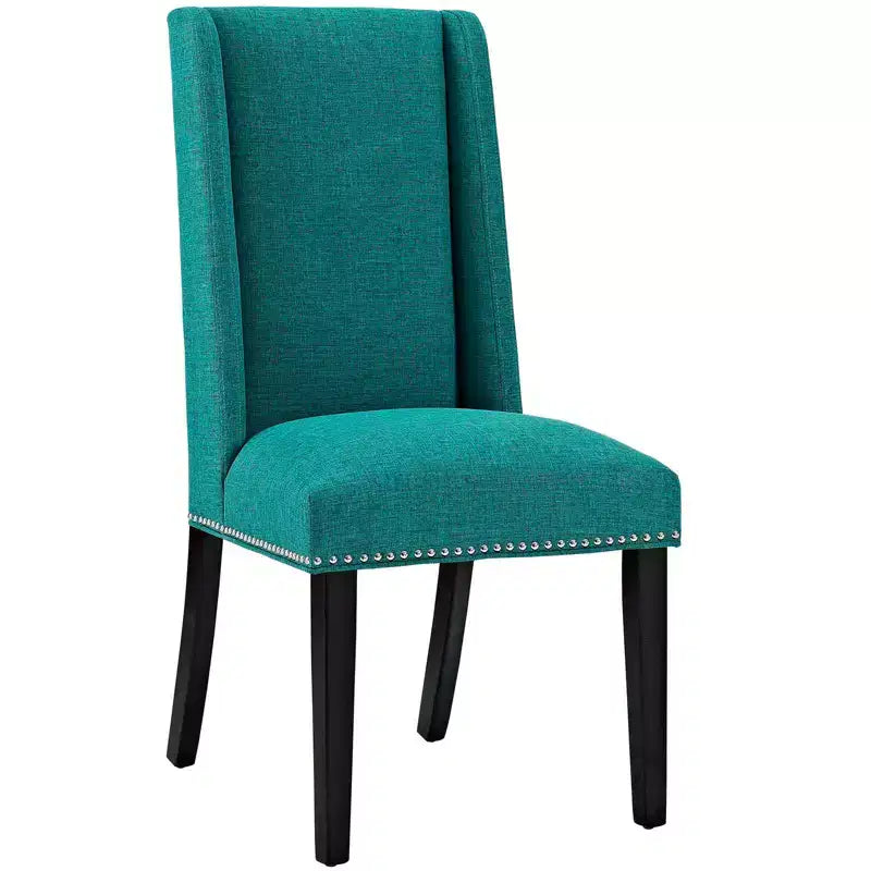 Sedia da pranzo in tessuto imbottito con borchie decorative