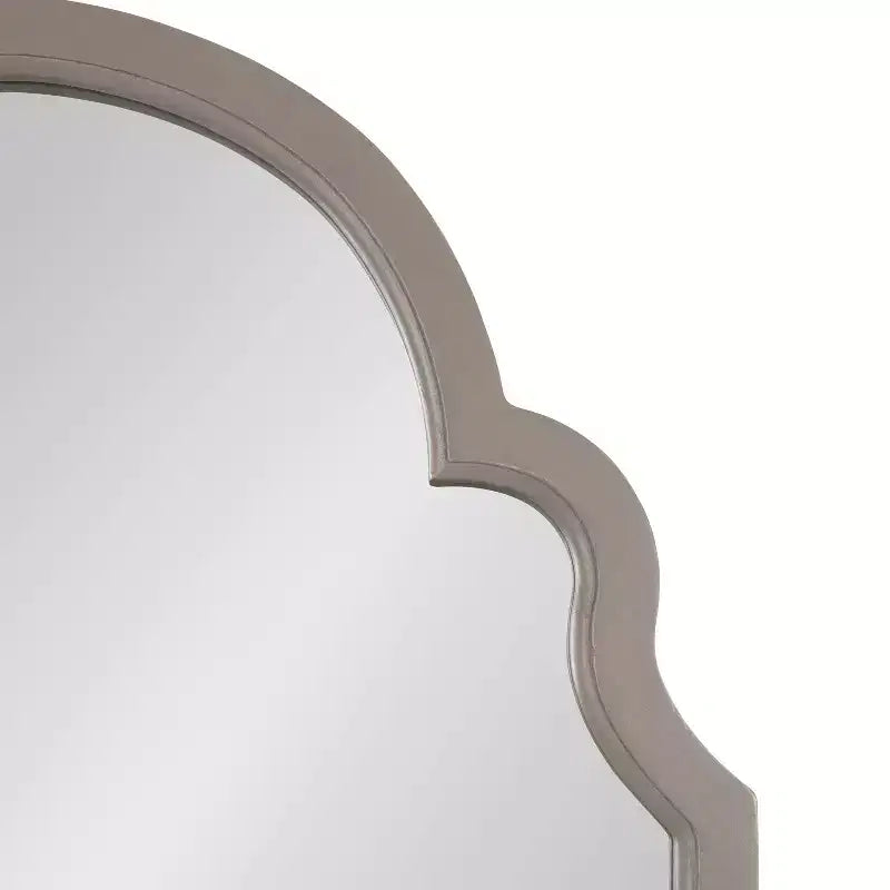 Specchio da parete ad arco con cornice in legno smerlata