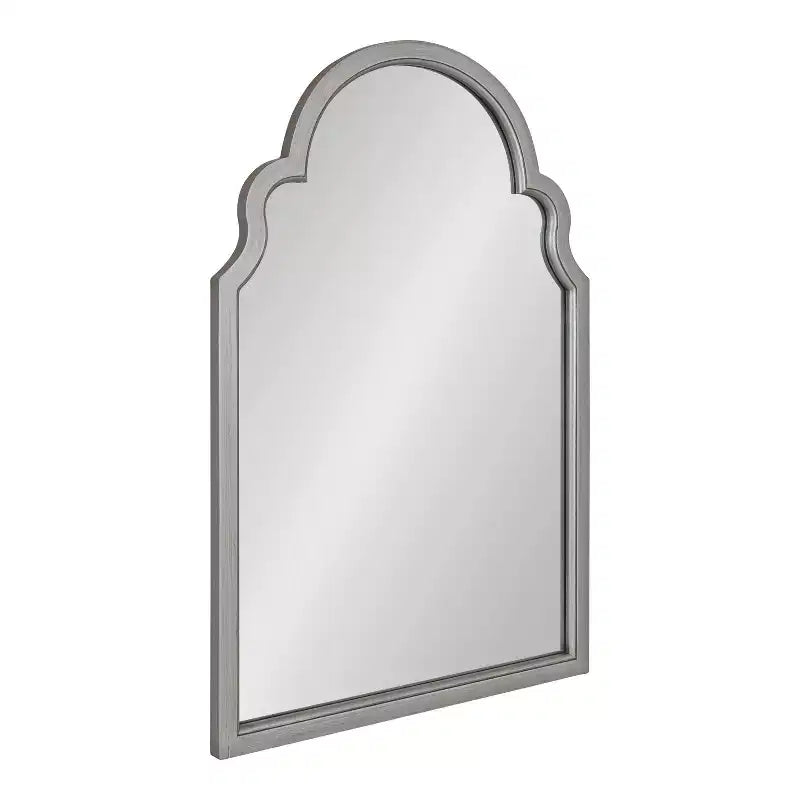 Specchio da parete ad arco con cornice in legno smerlata